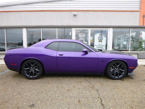 Used 2023 Dodge Challenger R/T w/ Plus Package image 4