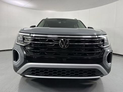 Used 2024 Volkswagen Atlas Peak Edition SE AWD/4WD image 28
