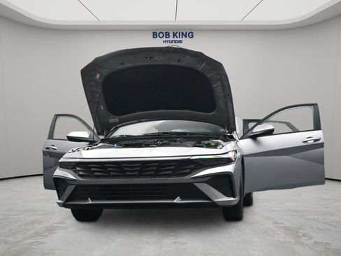 New 2026 Hyundai Elantra SE FWD image 30