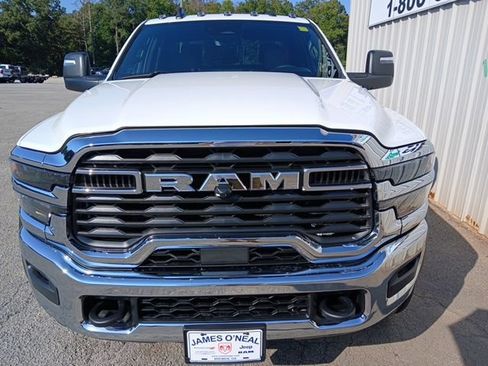 New 2027 RAM 4500 Tradesman w/ Chrome Appearance Group AWD/4WD image 9