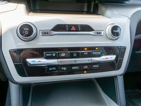 Used 2023 Ford Explorer XLT image 26