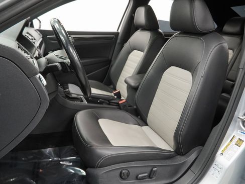 Used 2018 Volkswagen Passat 3.6 image 15