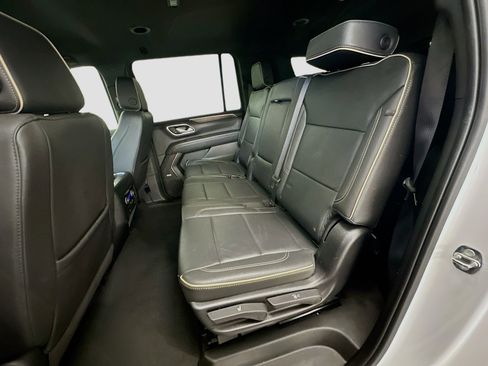 Used 2024 Chevrolet Suburban Premier image 29