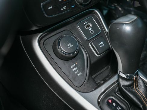 Used 2020 Jeep Compass Latitude w/ Popular Equipment Group image 22