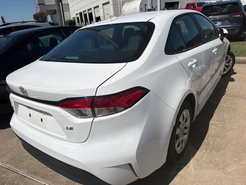 Used 2025 Toyota Corolla LE FWD image 5