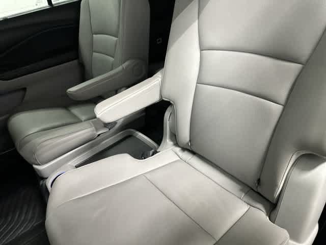 Used 2019 Honda Pilot Touring image 11