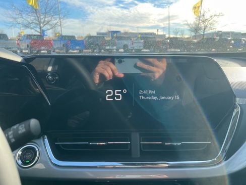 New 2026 Chevrolet Trax LT w/ Sunroof Package image 18