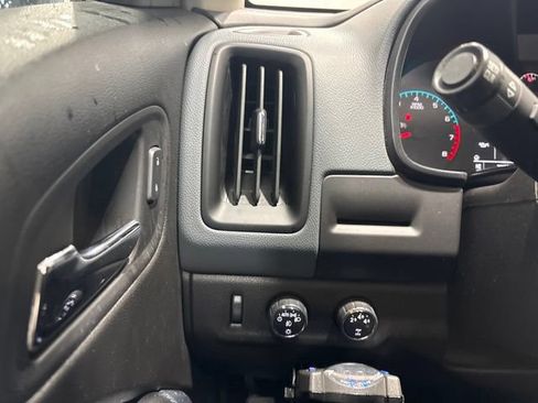 Used 2015 Chevrolet Colorado Z71 AWD/4WD image 16