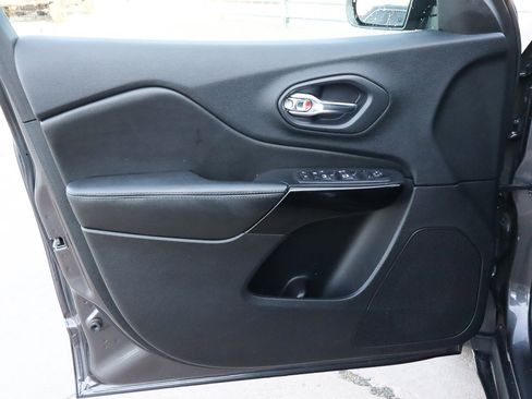 Used 2020 Jeep Cherokee Latitude Plus image 14