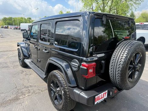 Certified 2022 Jeep Wrangler Unlimited Sahara AWD/4WD image 5
