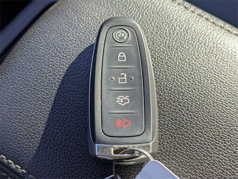 Used 2019 Ford Escape SE image 34