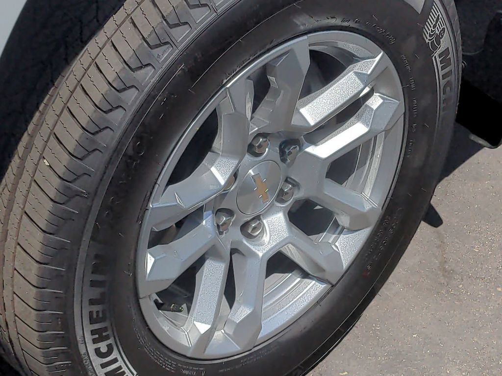 Used 2023 Chevrolet Silverado 1500 LT AWD/4WD image 32