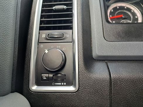 Used 2019 RAM 1500 Classic SLT image 15