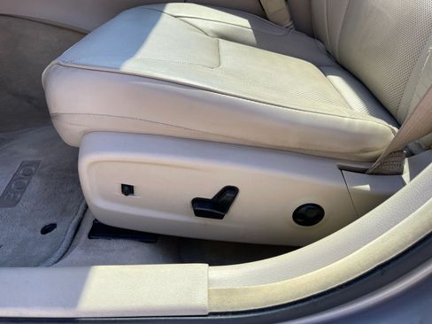 Used 2014 Chrysler 300 C AWD/4WD image 16