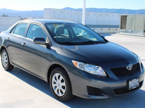 Used 2010 Toyota Corolla LE image 2