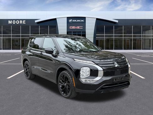 Used 2023 Mitsubishi Outlander SE Black Edition image 3