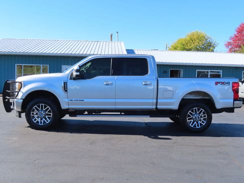 Used 2017 Ford F250 Lariat w/ Lariat Value Package image 3
