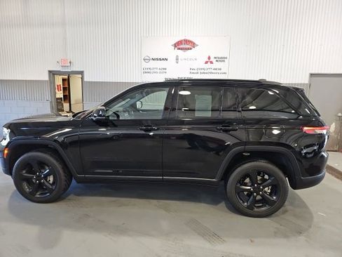 Used 2023 Jeep Grand Cherokee Altitude image 6