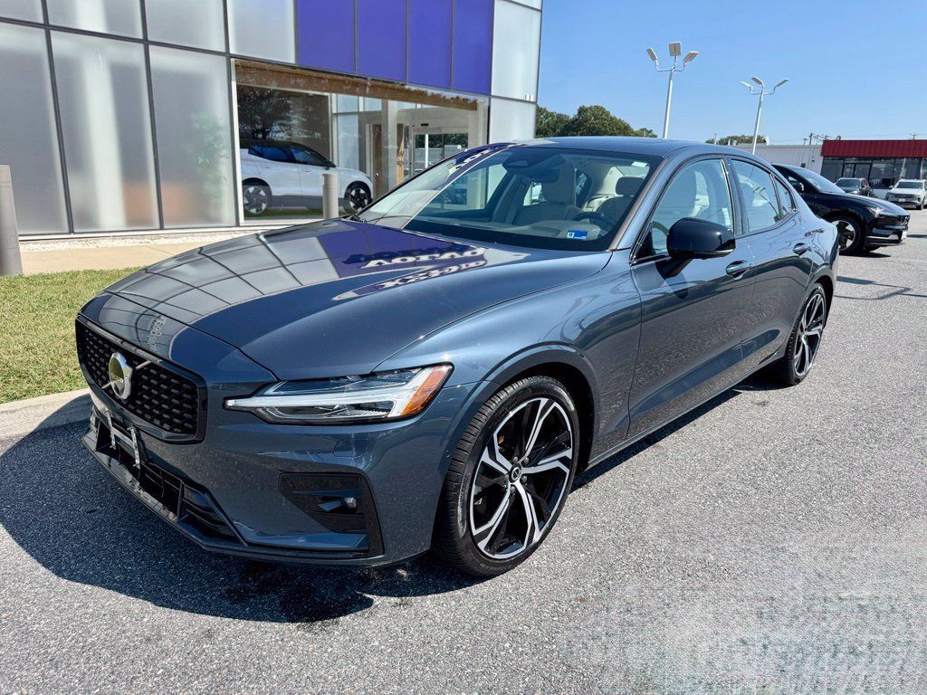 Used 2024 Volvo S60 B5 Plus w/ Climate Package AWD/4WD image 4