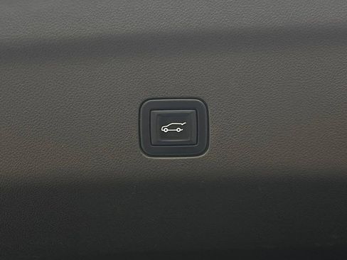 Used 2022 Chevrolet Tahoe LT RWD image 14