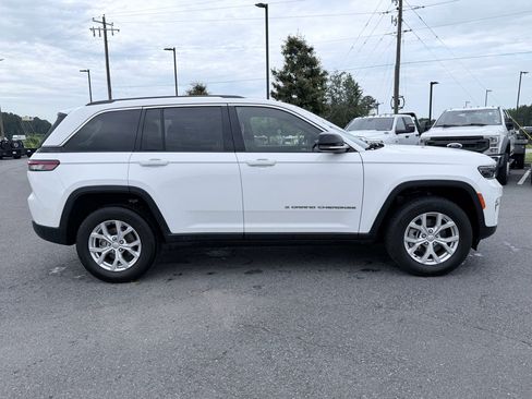 Used 2023 Jeep Grand Cherokee Limited RWD image 4