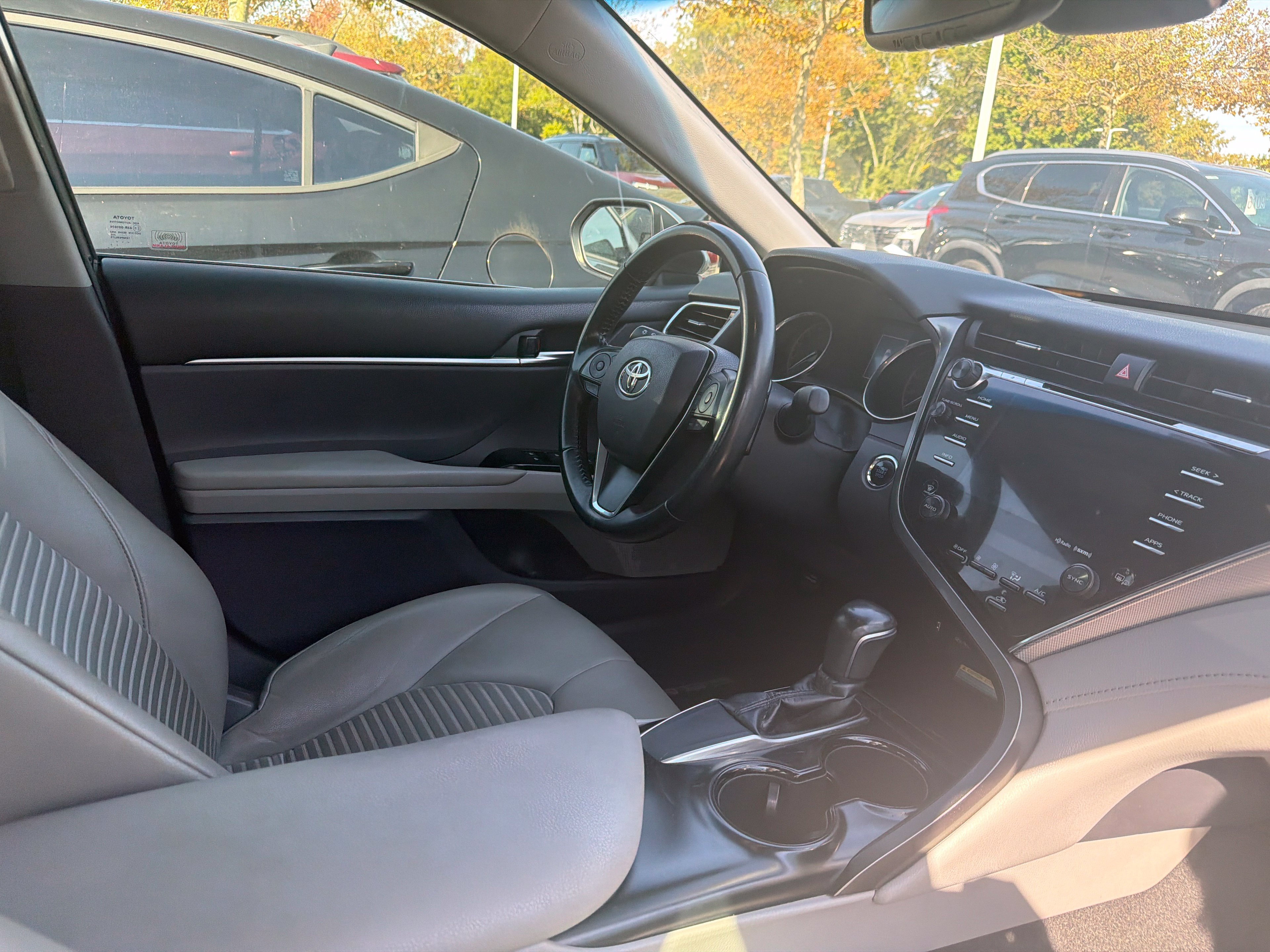 Used 2018 Toyota Camry SE w/ Audio Package FWD image 10
