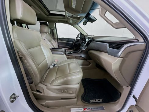 Used 2020 Chevrolet Suburban LT image 34