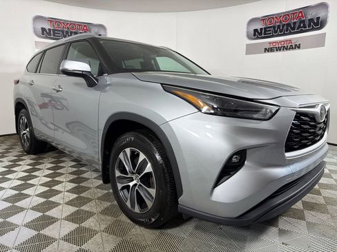 Used 2024 Toyota Highlander XLE image 1