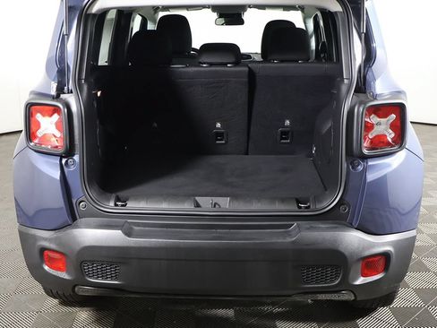 Used 2020 Jeep Renegade Altitude AWD/4WD image 12
