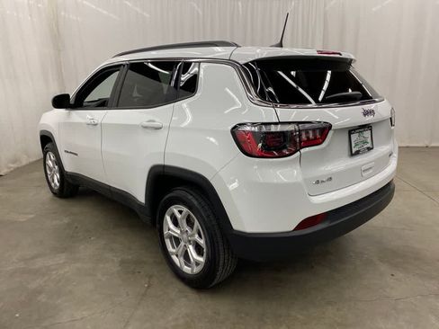 Used 2024 Jeep Compass Latitude AWD/4WD image 4