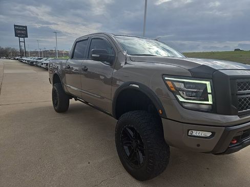 Used 2021 Nissan Titan PRO-4X w/ Pro-4x Convenience Package image 2