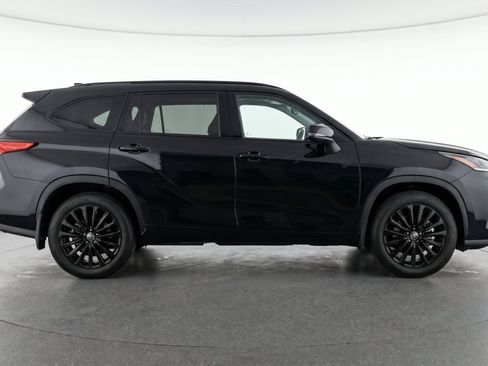 Used 2025 Toyota Highlander XSE AWD/4WD image 11