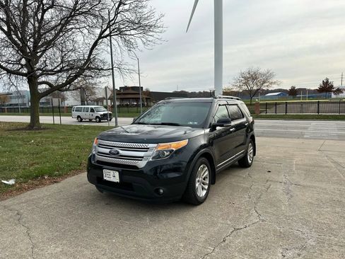 Used 2014 Ford Explorer XLT w/ Equipment Group 202A AWD/4WD image 1