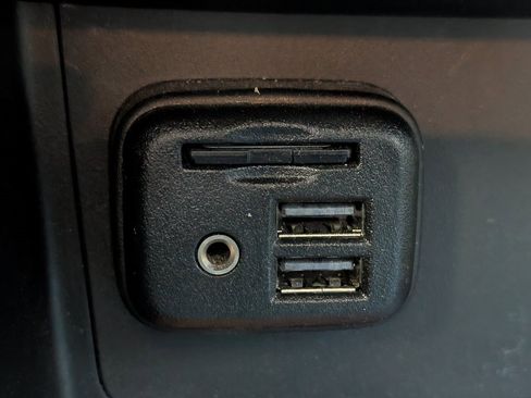 Used 2019 Chevrolet Colorado Z71 image 35