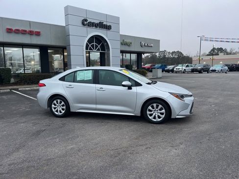 Used 2024 Toyota Corolla LE image 2