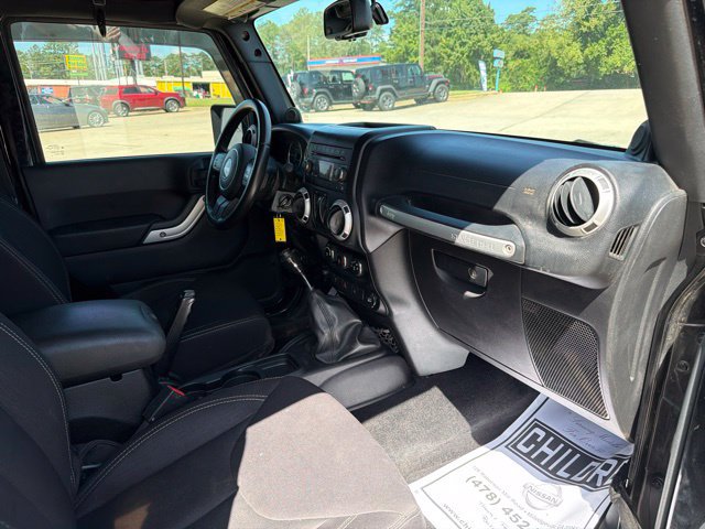 Used 2014 Jeep Wrangler Rubicon w/ Power Convenience Group AWD/4WD image 15