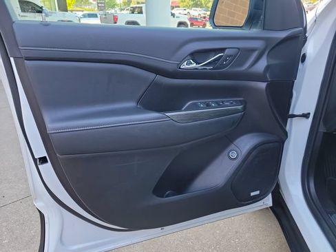 Used 2023 GMC Acadia SLT w/ Elevation Edition FWD image 16