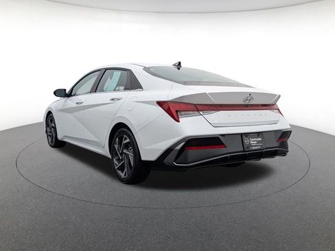 Used 2025 Hyundai Elantra SEL image 7