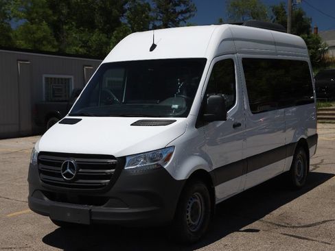 Used 2024 Mercedes-Benz Sprinter 2500 image 2
