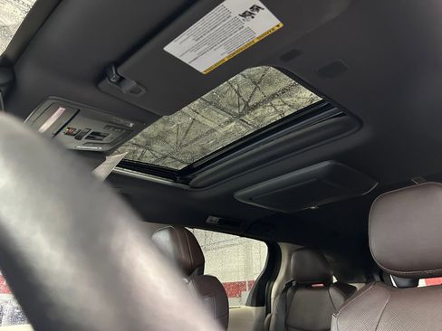 Used 2023 Toyota Sienna Platinum AWD/4WD image 32