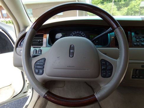 Used 2001 Lincoln Town Car Cartier RWD image 39