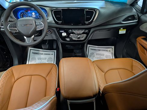 New 2026 Chrysler Pacifica Pinnacle AWD/4WD image 12