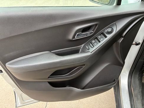 Used 2016 Chevrolet Trax LT image 19