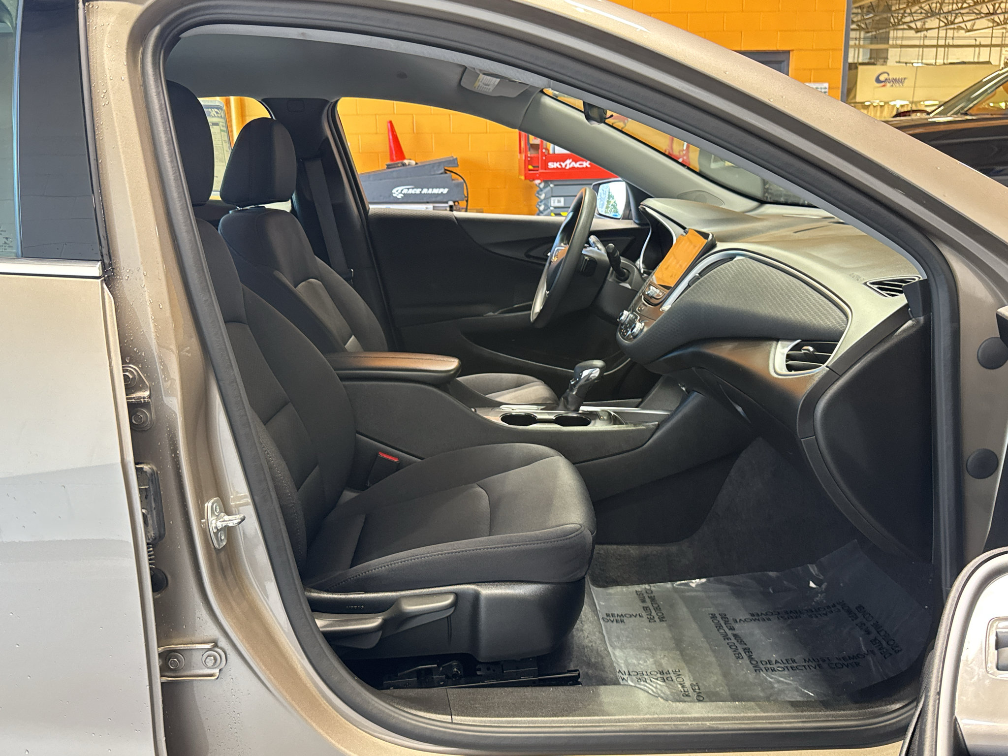 Used 2025 Chevrolet Malibu LT FWD image 16