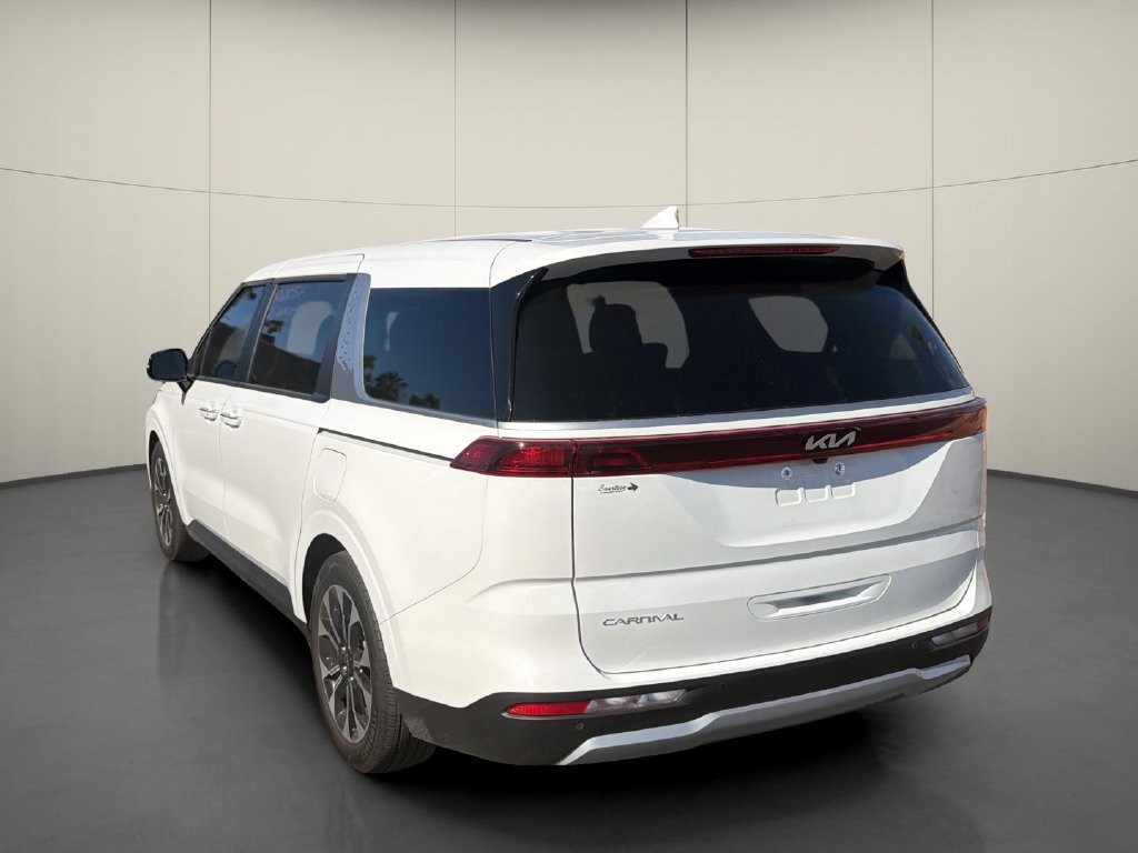 Used 2024 Kia Carnival EX FWD image 5