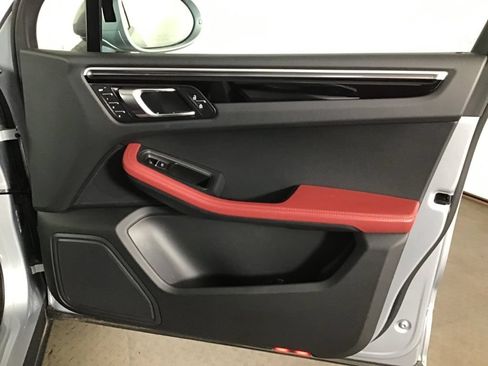 Certified 2023 Porsche Macan Turbo AWD/4WD image 20