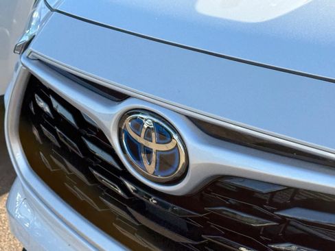 Used 2023 Toyota Highlander LE image 17