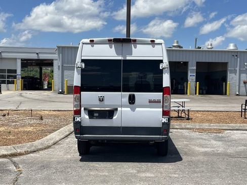 Used 2018 RAM ProMaster 2500 w/ Premium Appearance Group FWD image 4