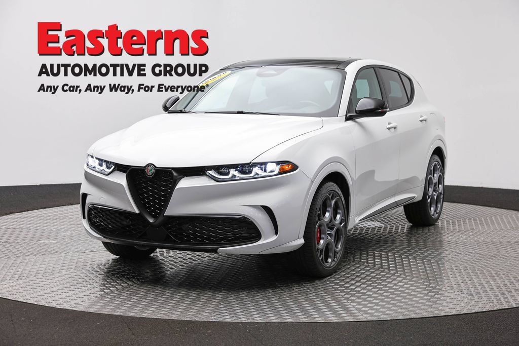 Used 2025 Alfa Romeo Tonale Tributo Italiano AWD/4WD image 1