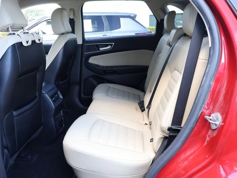 Used 2020 Ford Edge SEL w/ Convenience Package image 16